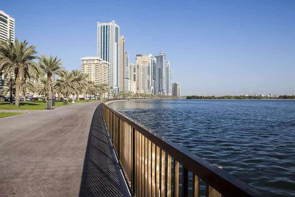 Corniche Hotel Sharjah 5*,
